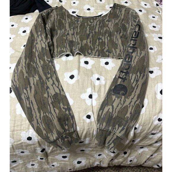 Carhartt Sweaters - Carhartt camo cropped sweater